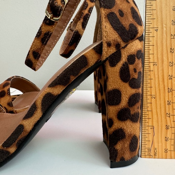 NEW Leopard Print Chunky Heels - Picture 2 of 4